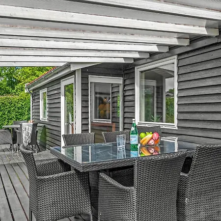 1 Bedroom Beautiful In