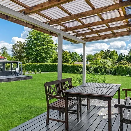 1 Bedroom Beautiful In Holiday home *